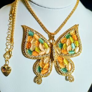 (NEW ITEM) Betsey Johnson Multicolor Butterfly 🦋 Necklace
